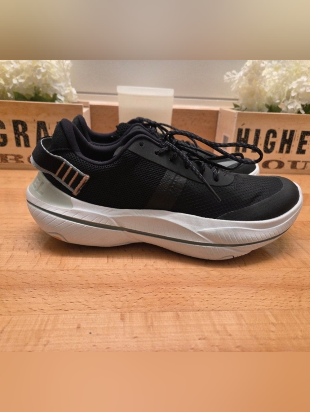 Sorel Women's Explorer Blitz Leisure Lace Sneaker - Black Size 7.5 EUC